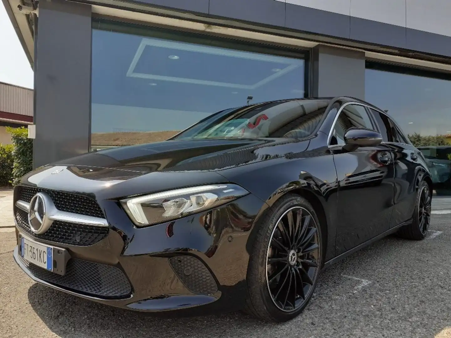 Mercedes-Benz A 180 A 180 d Automatic Premium CERCHI 19" AMG KM CERTI Nero - 2