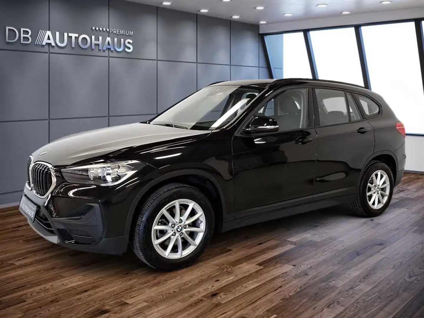 BMW X1 sDrive 18d Advantage Schwarz - 1