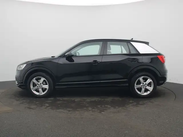 Audi Q2 view 4