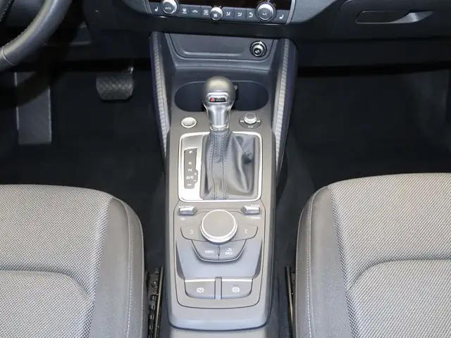 Audi Q2 view 10