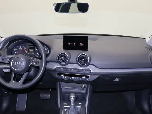 Audi Q2 view 9