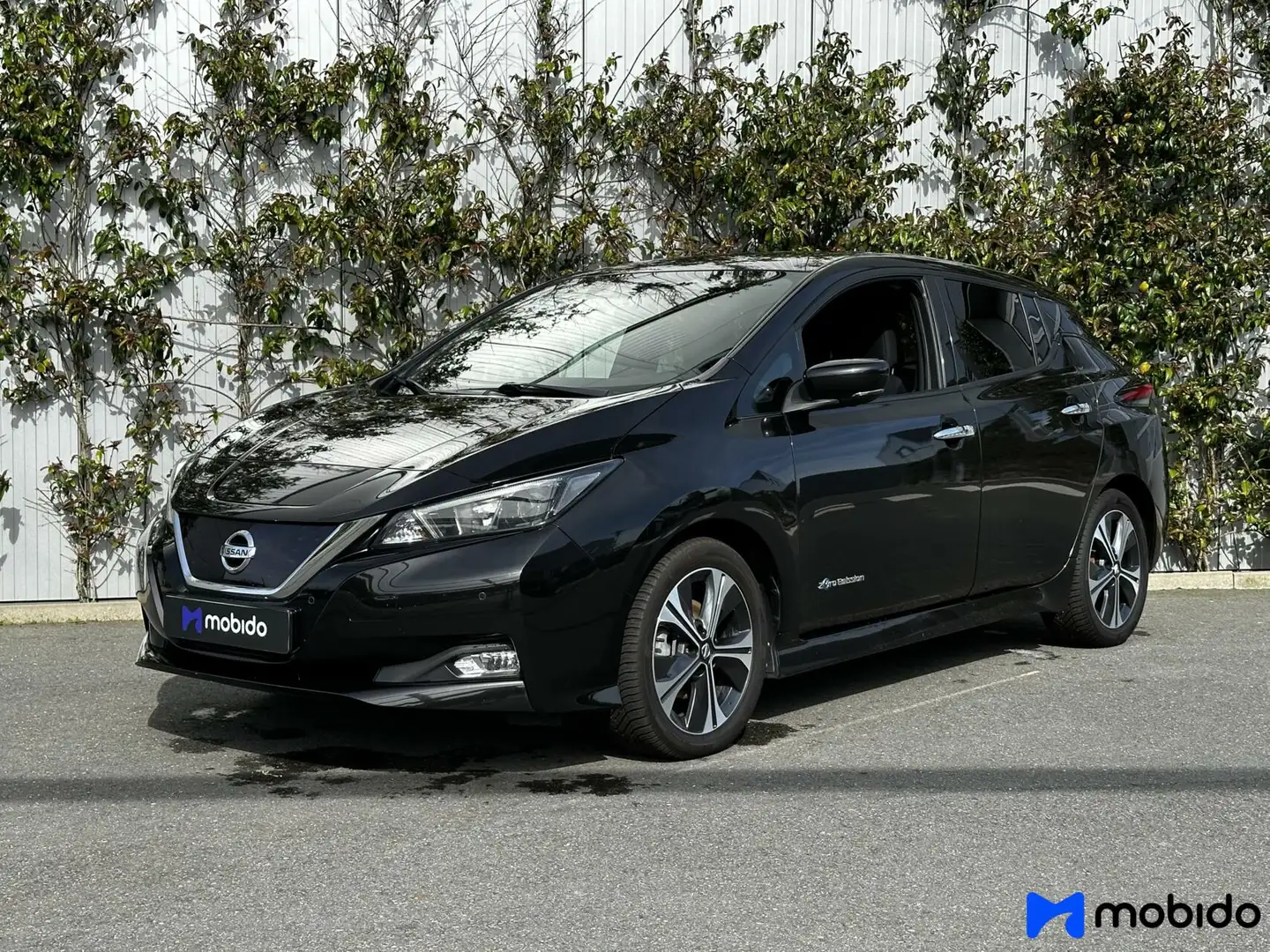 Nissan Leaf N-Connecta | 40 kWh | Navigatie | Camera | Black - 1