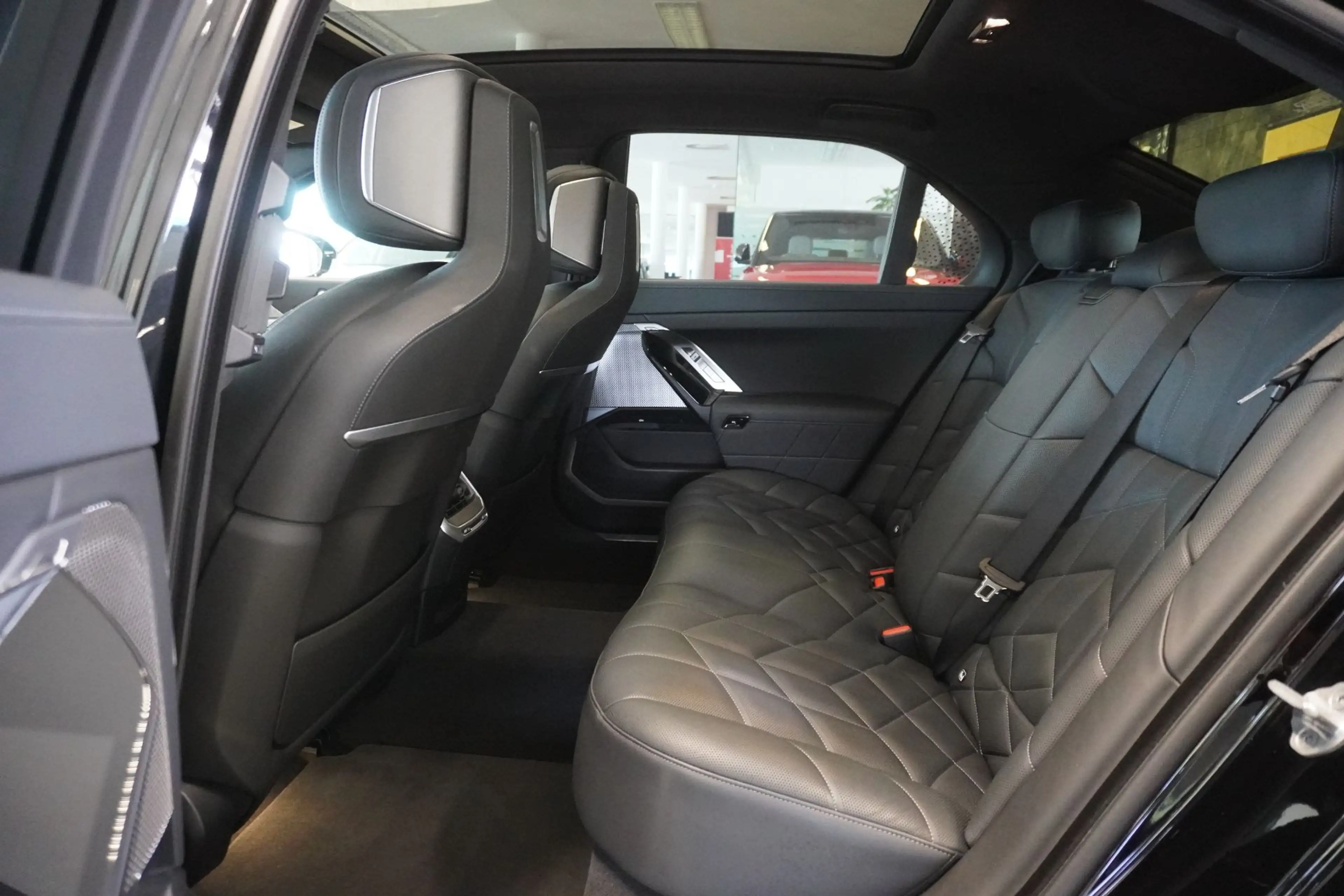 BMW 750 e xDrive Limousine Massage/Leder/Navi/Kamera/LED — photo 10