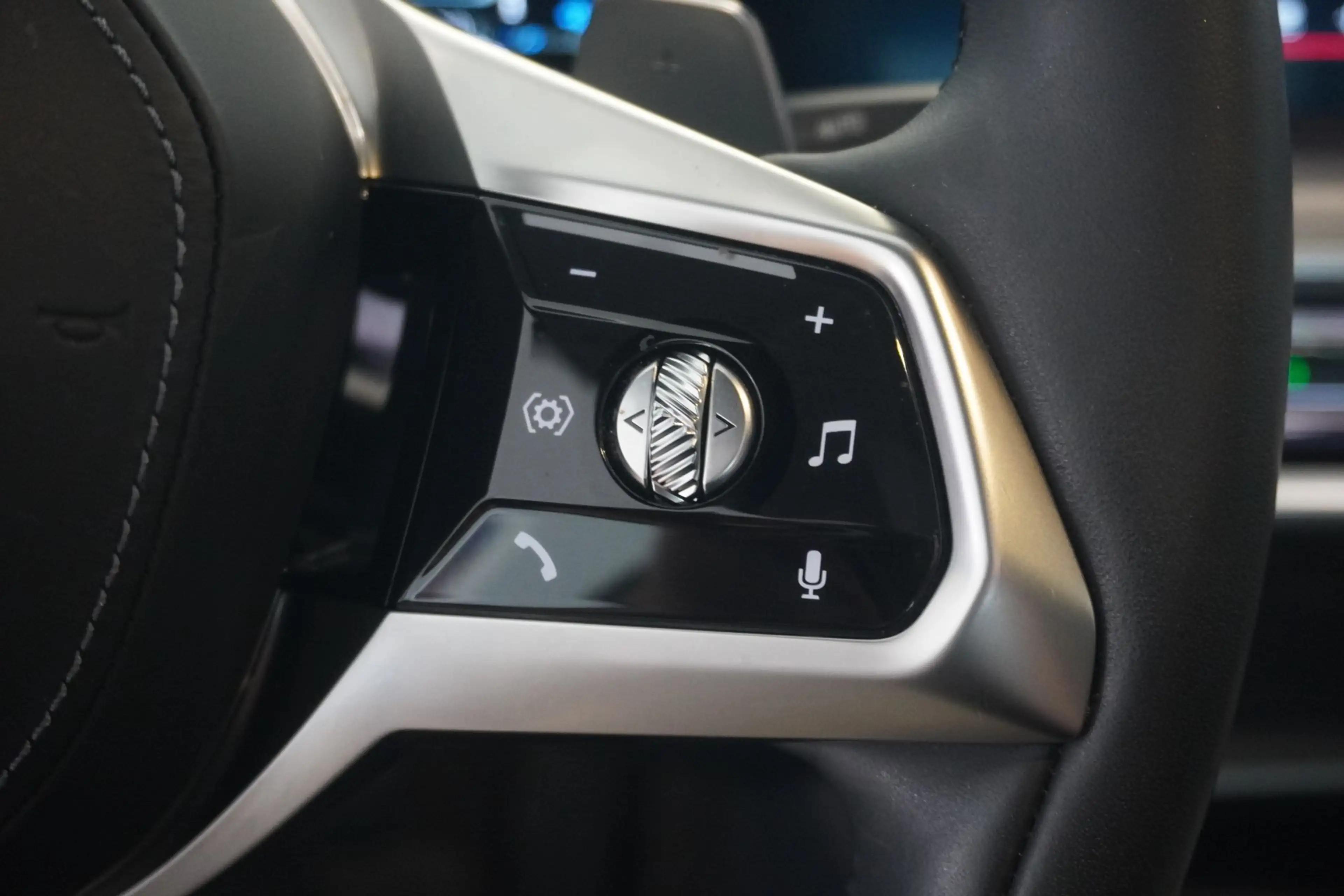 BMW 750 e xDrive Limousine Massage/Leder/Navi/Kamera/LED — photo 14