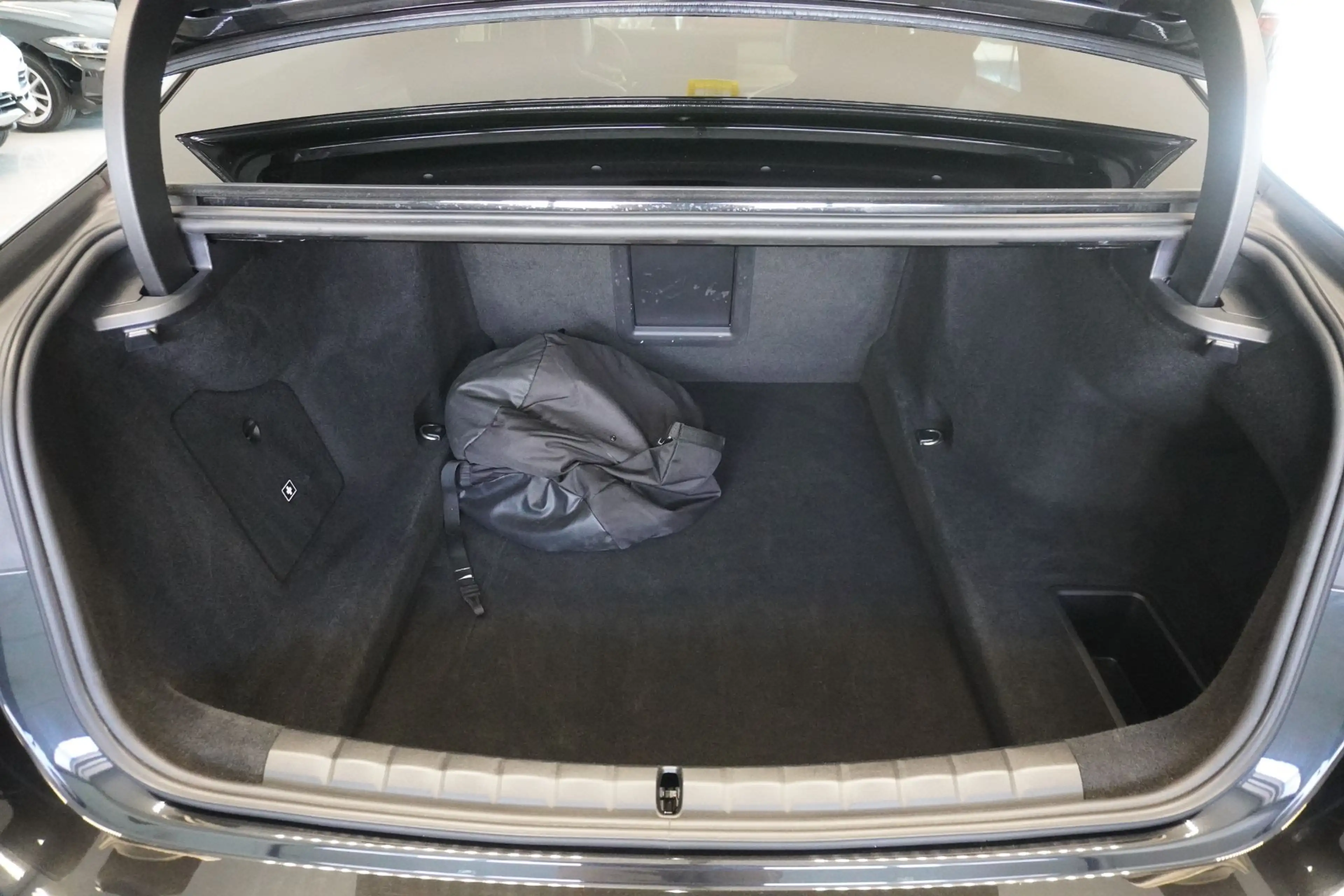 BMW 750 e xDrive Limousine Massage/Leder/Navi/Kamera/LED — photo 11
