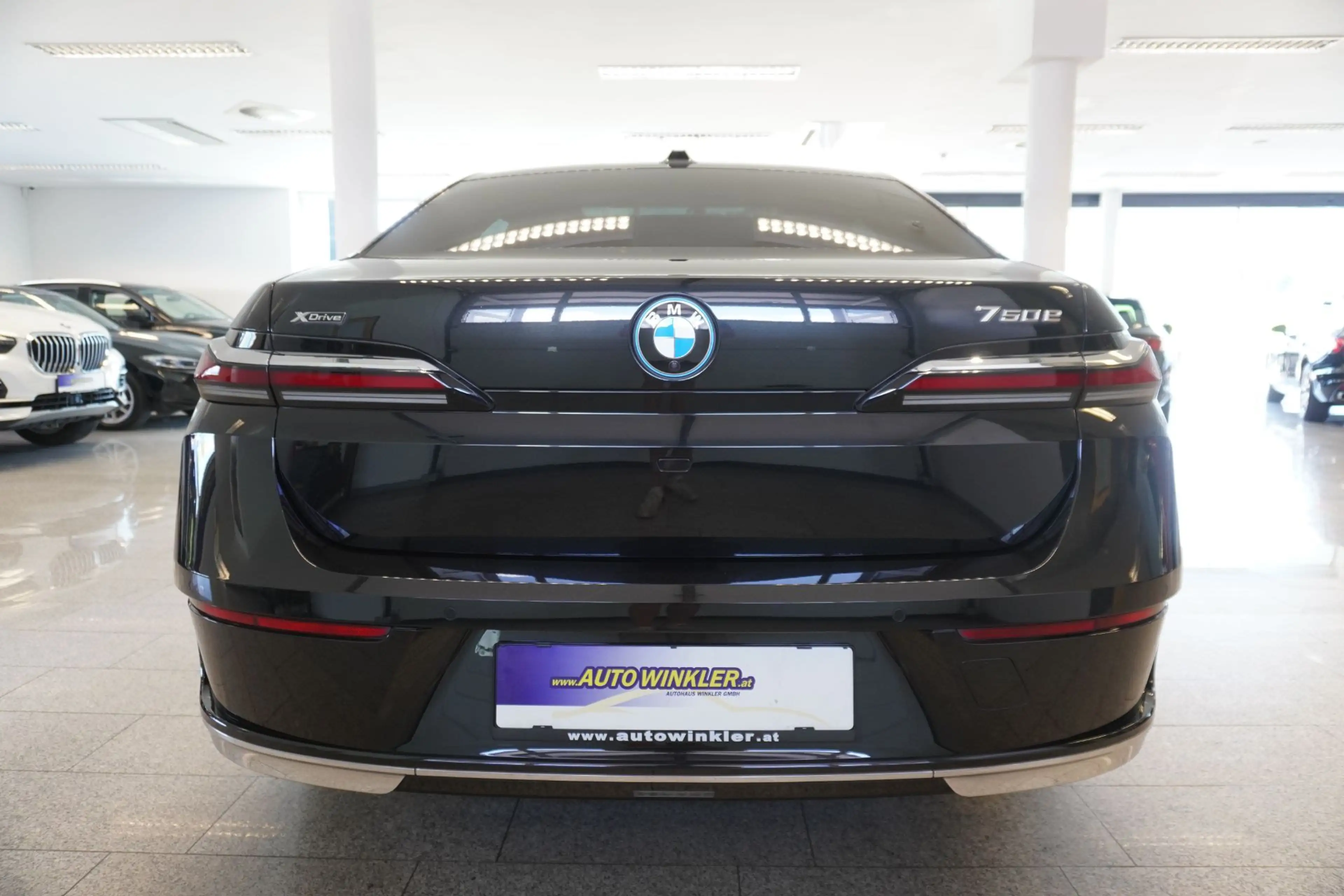 BMW 750 e xDrive Limousine Massage/Leder/Navi/Kamera/LED — photo 6