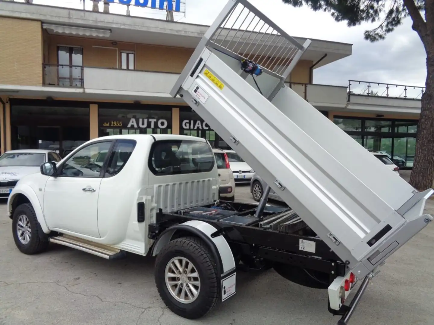 Mitsubishi L200 2.5 DI-D/180 CV Club Cab Int RIBALTABILE 4 POSTI Blanc - 1