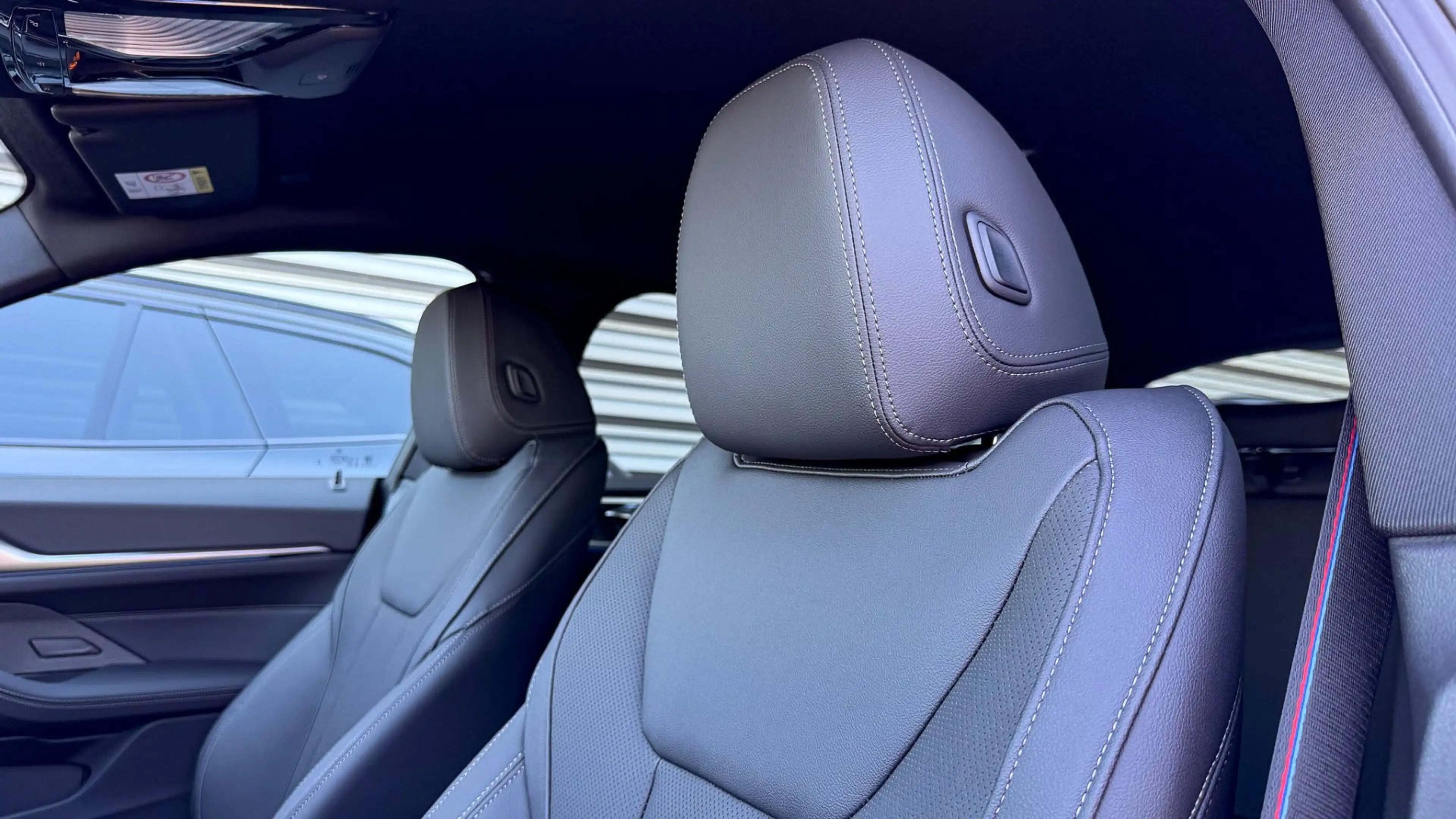 BMW i4 Gran Coupe xDrive M60 M-Sportpaket Pro — photo 14