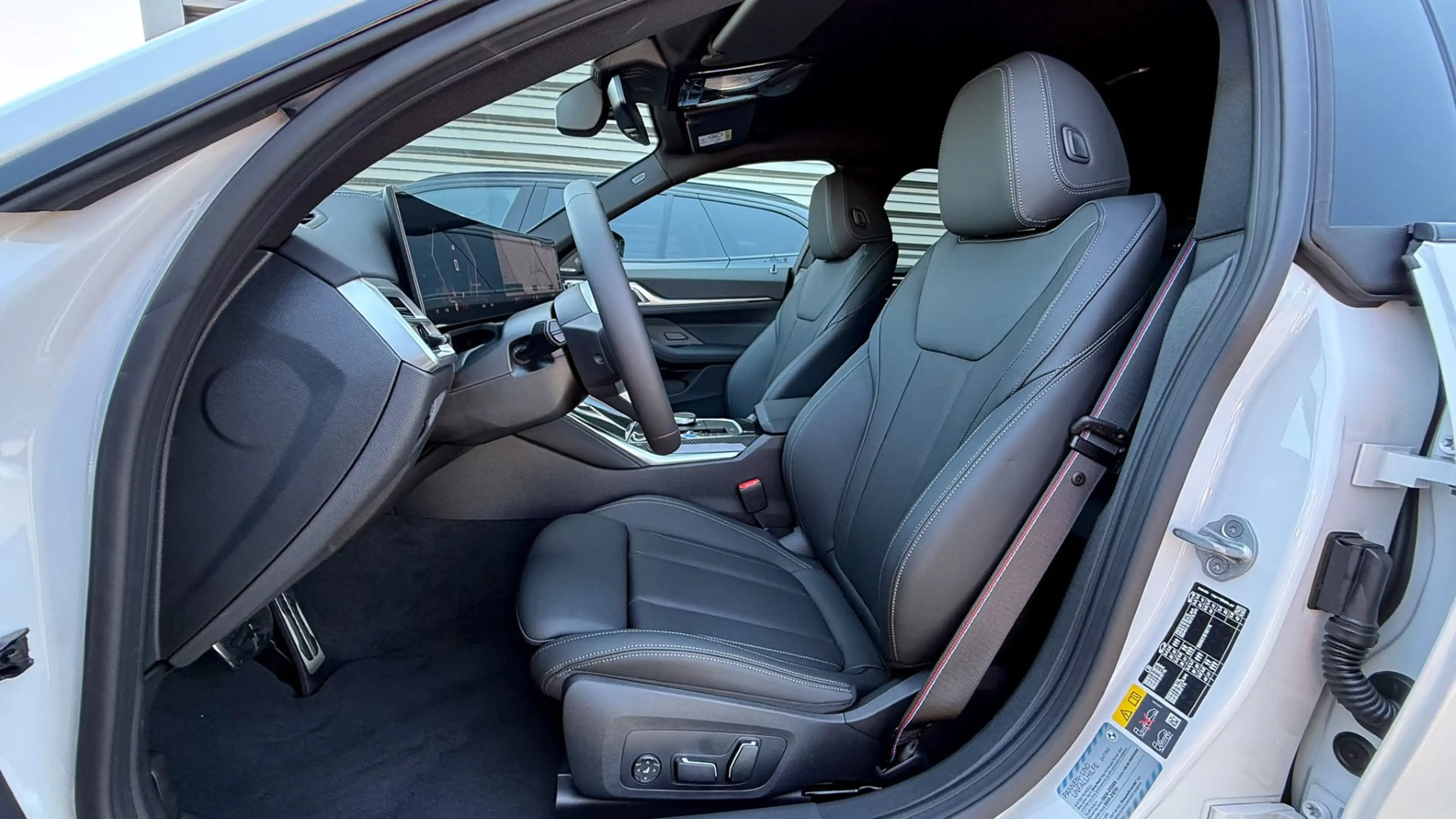 BMW i4 Gran Coupe xDrive M60 M-Sportpaket Pro — photo 13