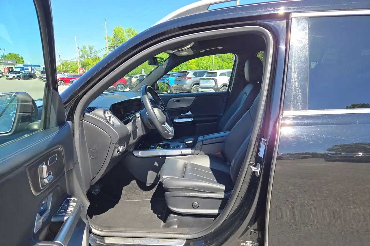 Mercedes-Benz GLB снимка Mercedes-Benz GLB