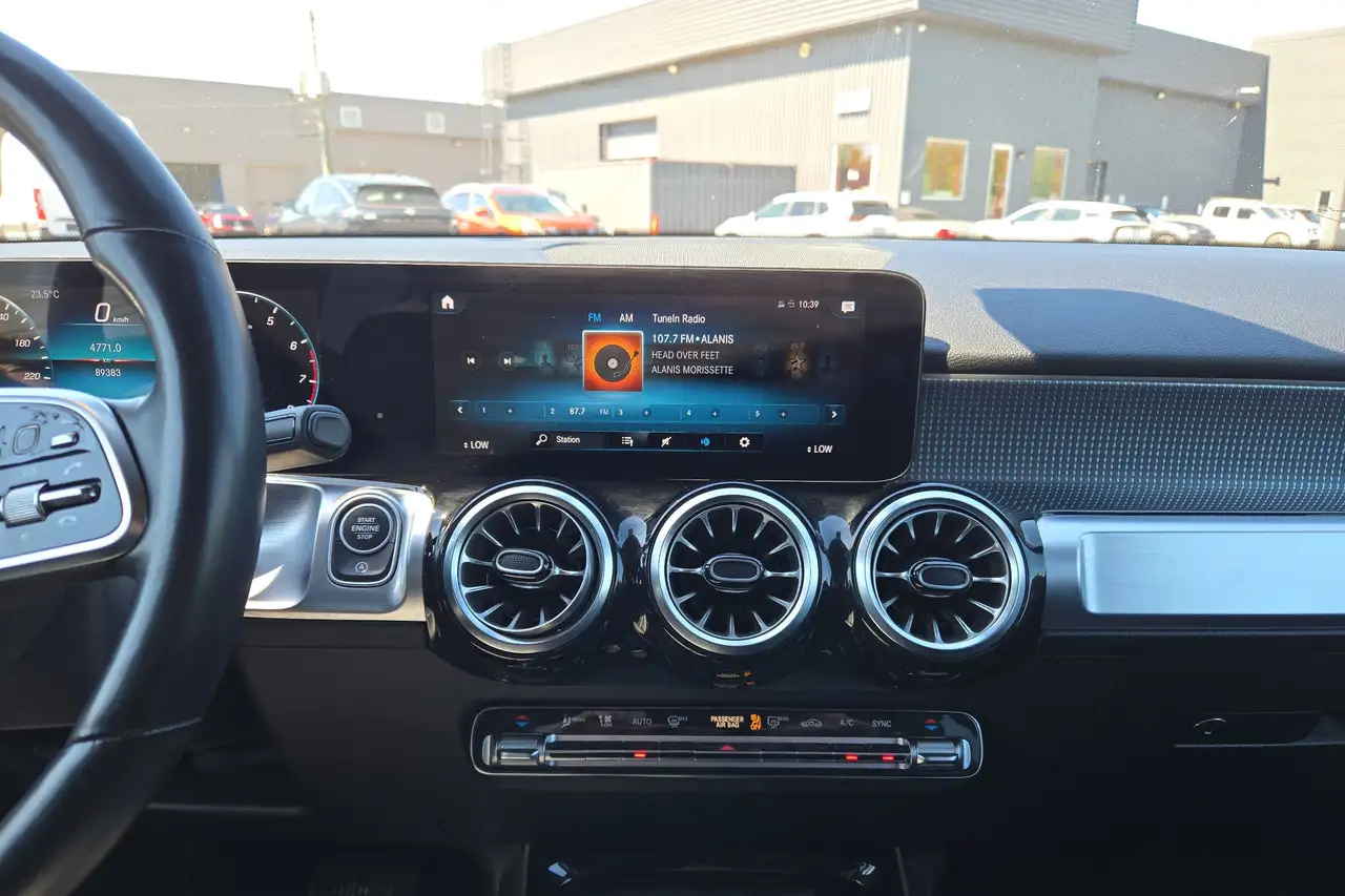 Mercedes-Benz GLB снимка Mercedes-Benz GLB
