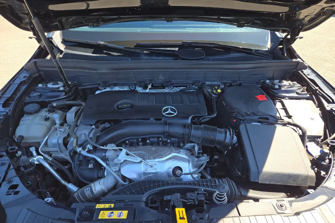 Mercedes-Benz GLB снимка Mercedes-Benz GLB