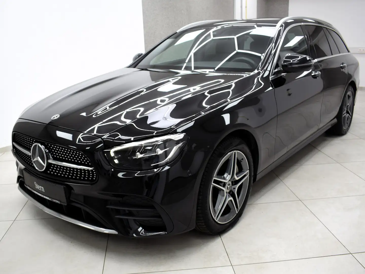 Mercedes-Benz E 300 e AMG Sport RCam Rcam AugR KeylGo Ambiente Чёрный - 2