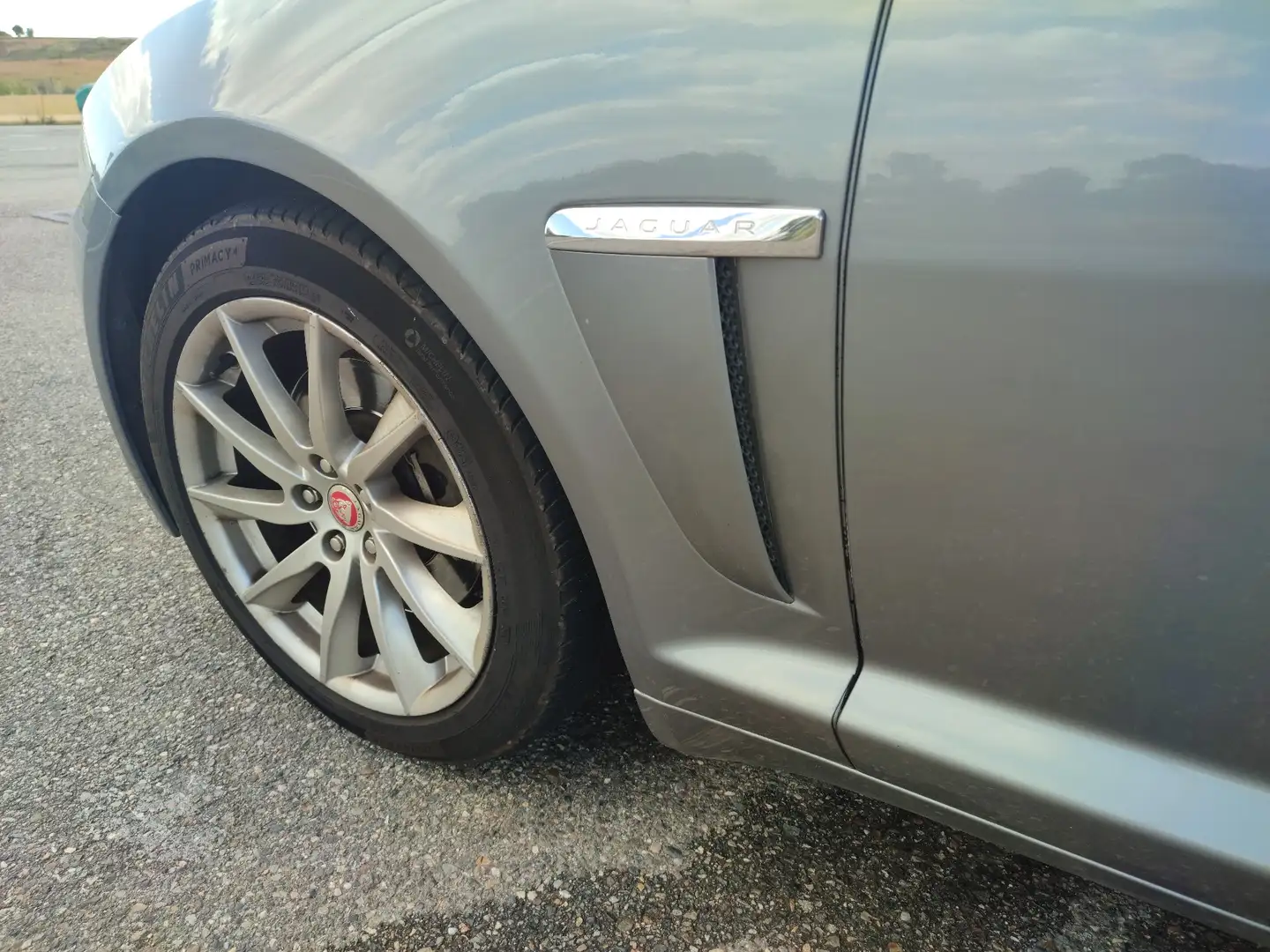 Jaguar XF 2.2 Diesel Premium Luxury Aut. - 2