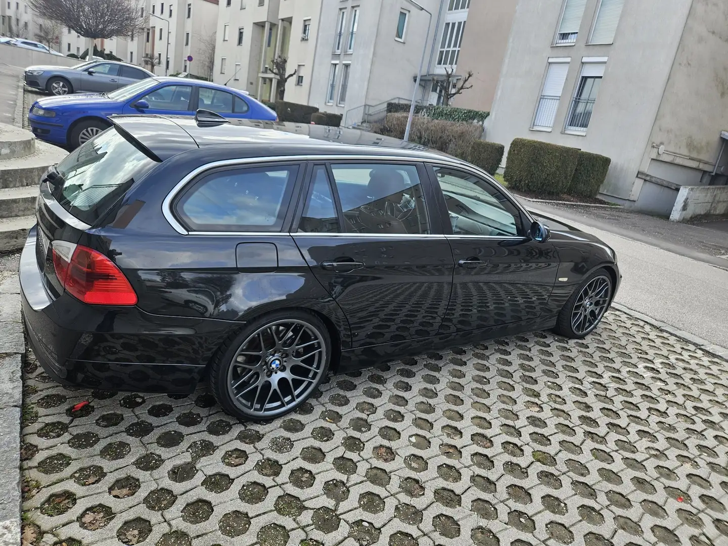 BMW 330 330xd Aut. Negru - 1