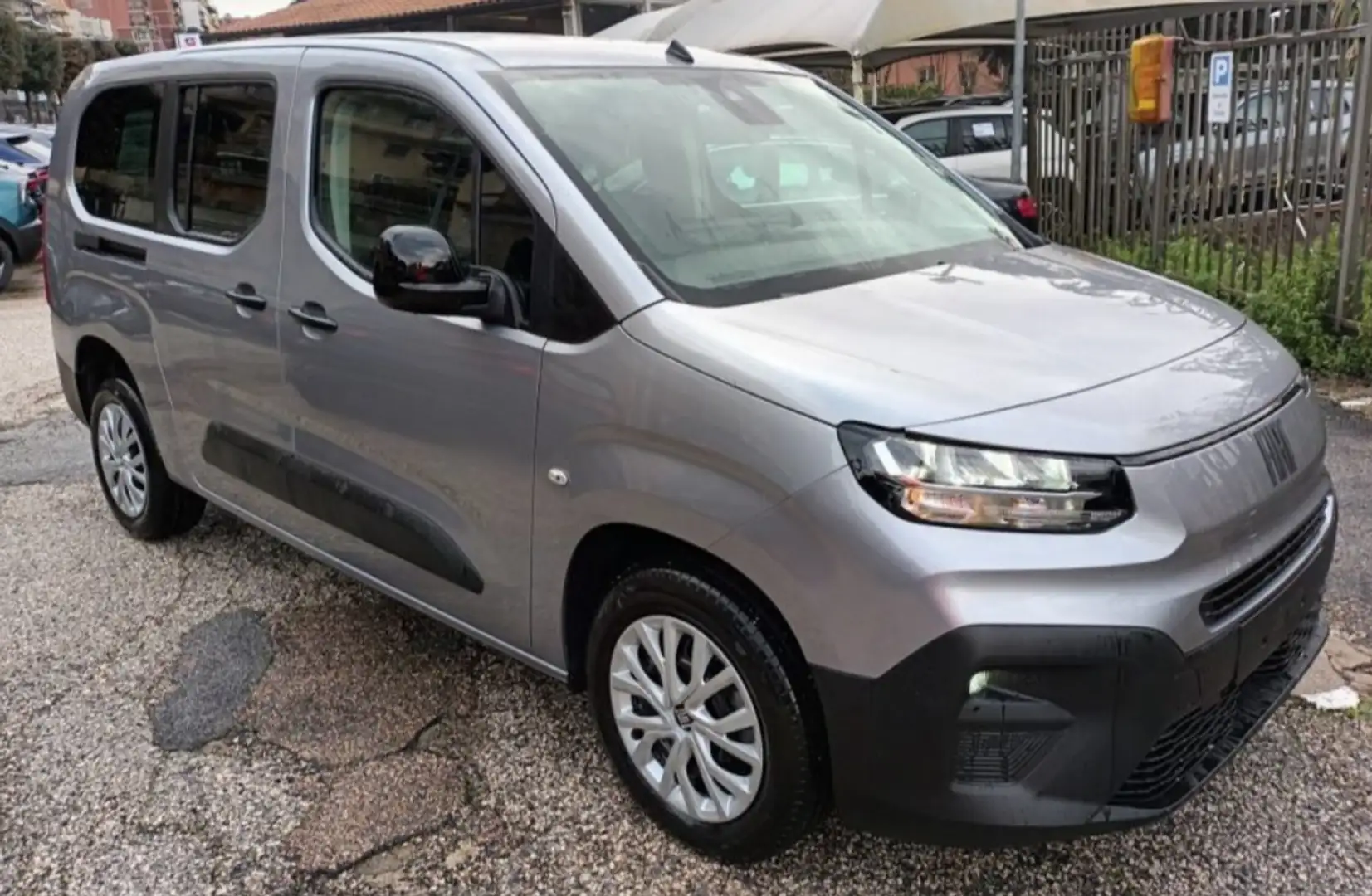 Fiat Doblo 1.5 BLUEHDI 130cav 5POSTI*N1*COMBI*PASSOLUNGO*AUTO Argent - 1