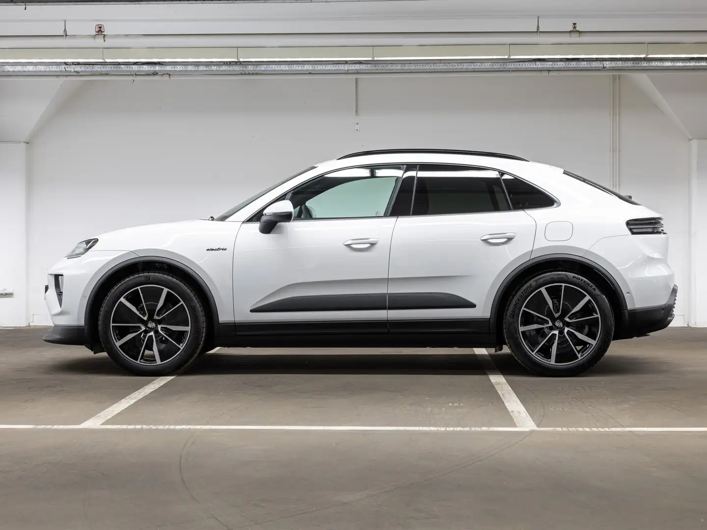 Porsche Macan 4 Weiß - 2