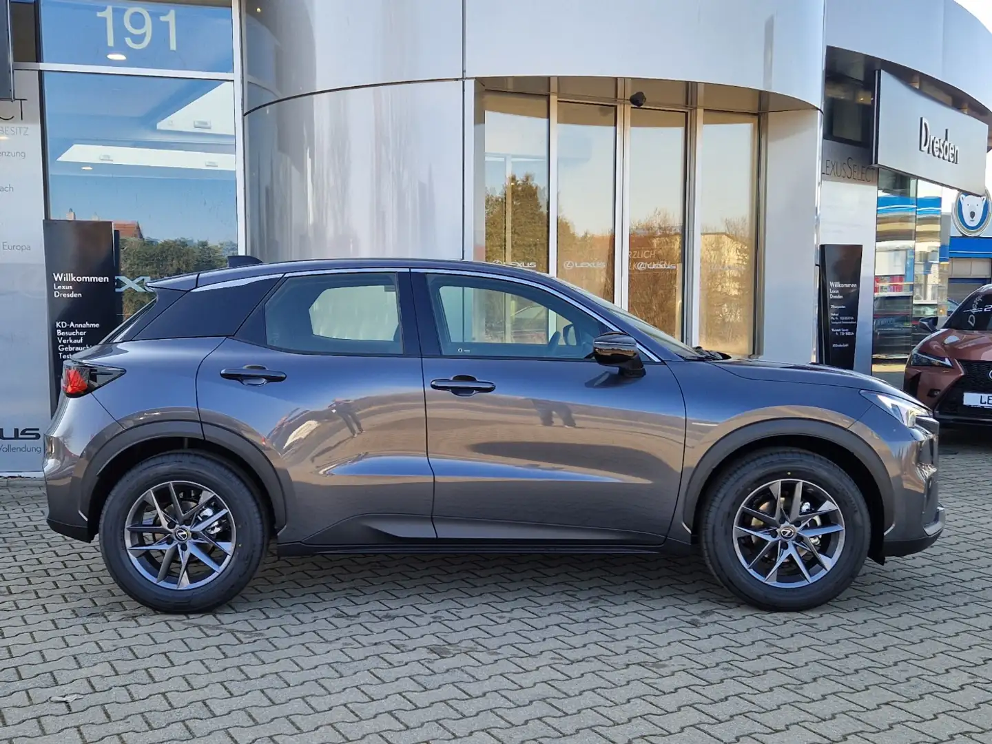 Lexus LBX 1.5 Hybrid Komfort Paket Grau - 2