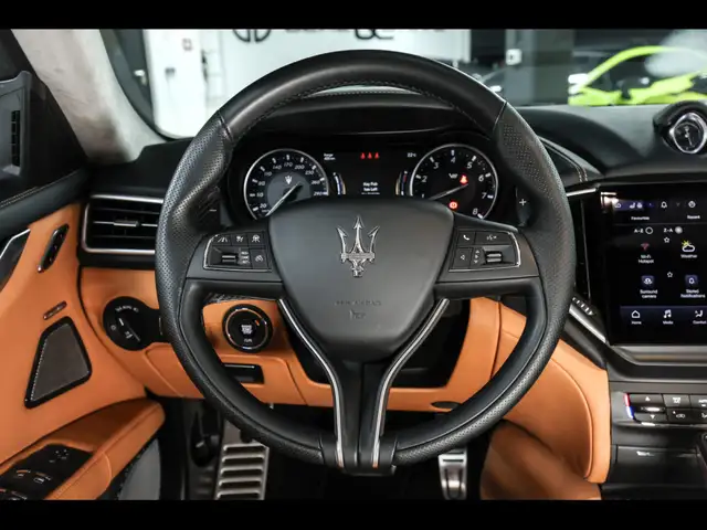 Maserati Ghibli view 12