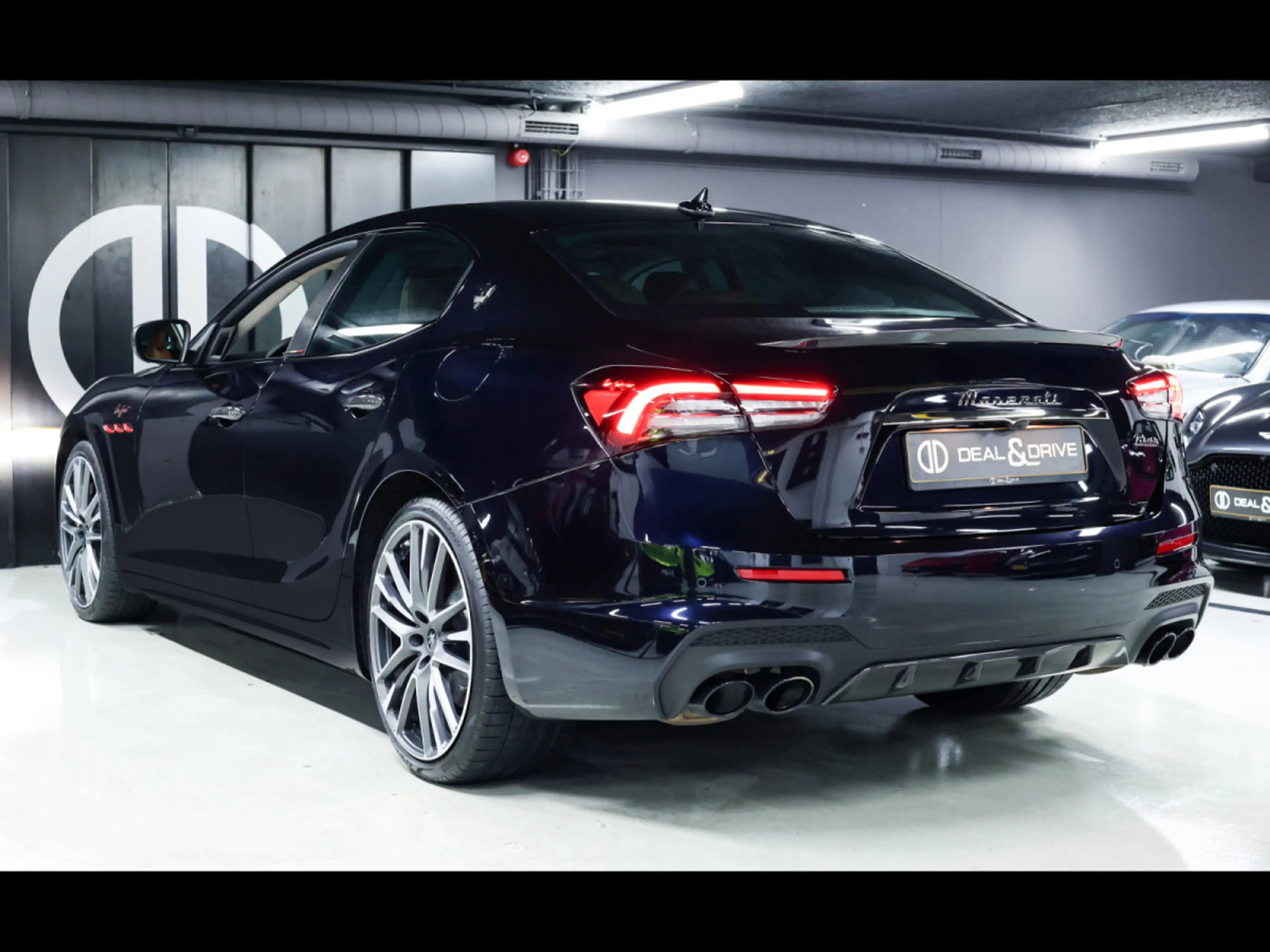 Maserati Ghibli TROFEO 3.8 V8 RWD°CARBON INT / EXT°B&W°PANO°21'' — photo 3