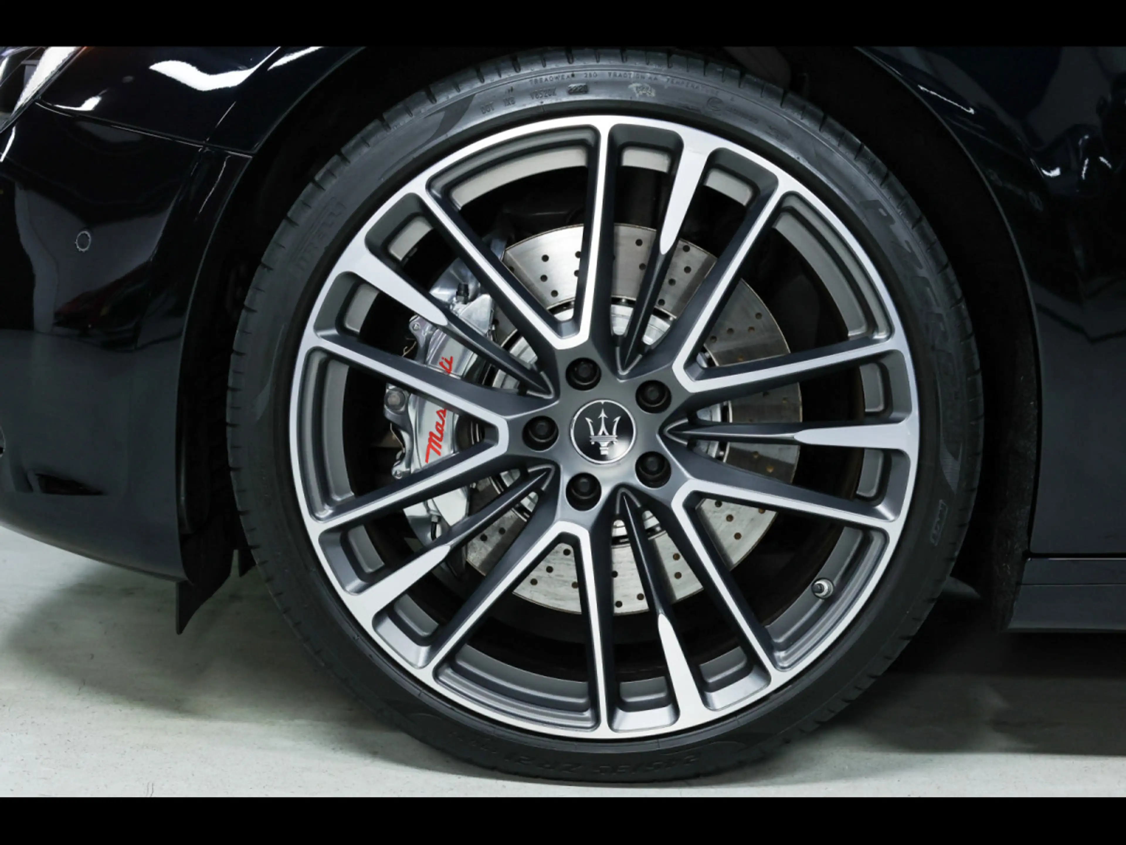 Maserati Ghibli TROFEO 3.8 V8 RWD°CARBON INT / EXT°B&W°PANO°21'' — photo 8
