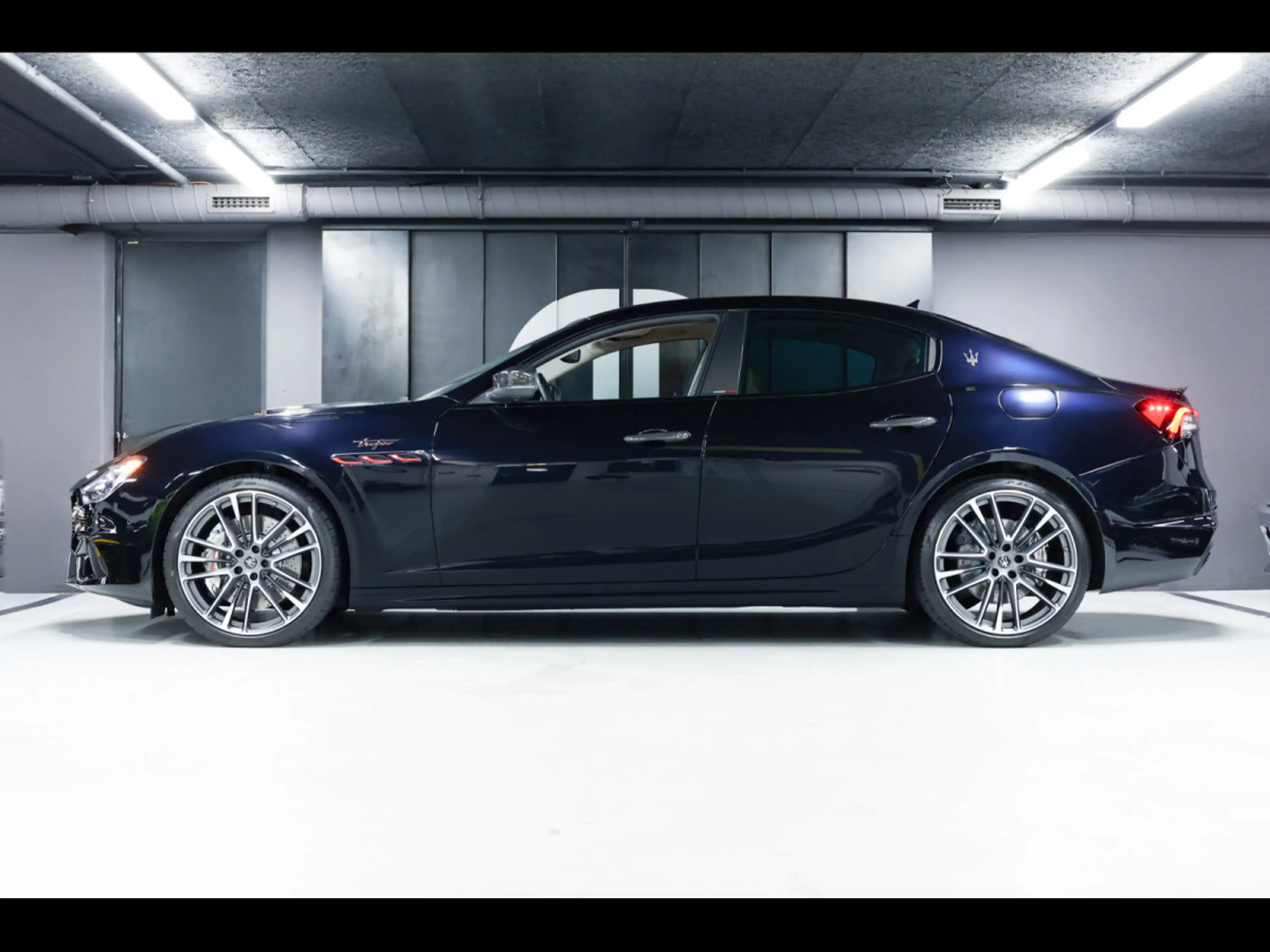 Maserati Ghibli TROFEO 3.8 V8 RWD°CARBON INT / EXT°B&W°PANO°21'' — photo 2