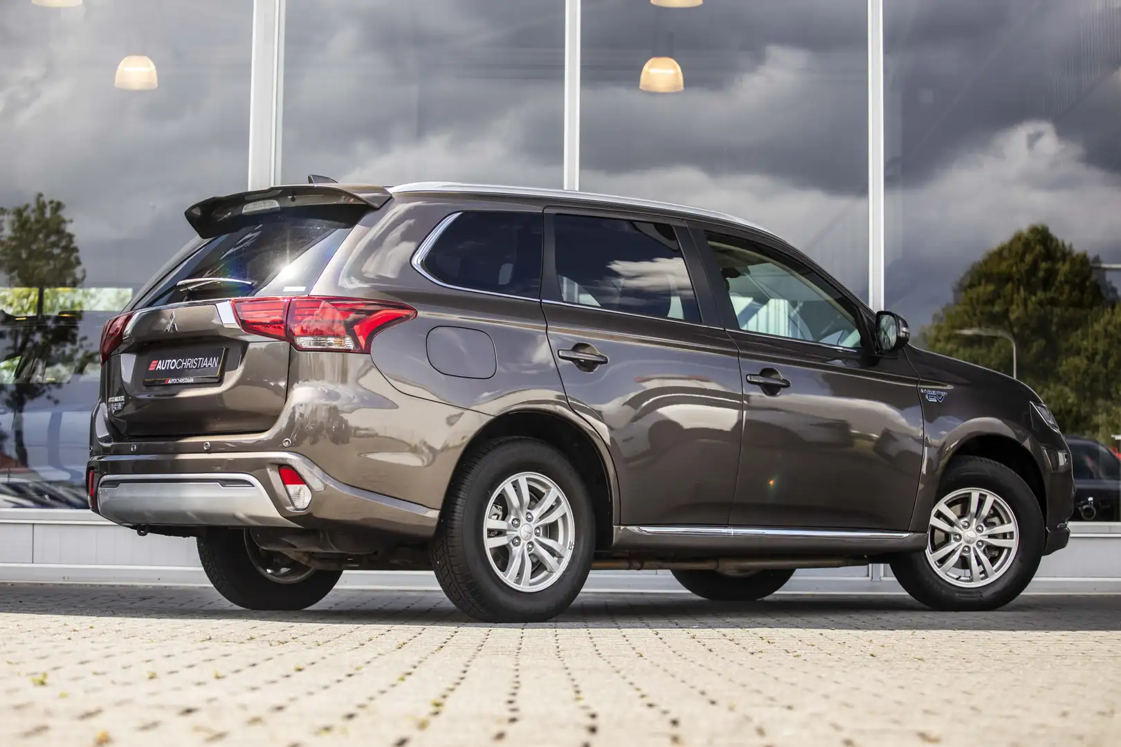 Mitsubishi Outlander 2.4 PHEV Pure | Camera | NL Auto | Carplay Marrón - 2