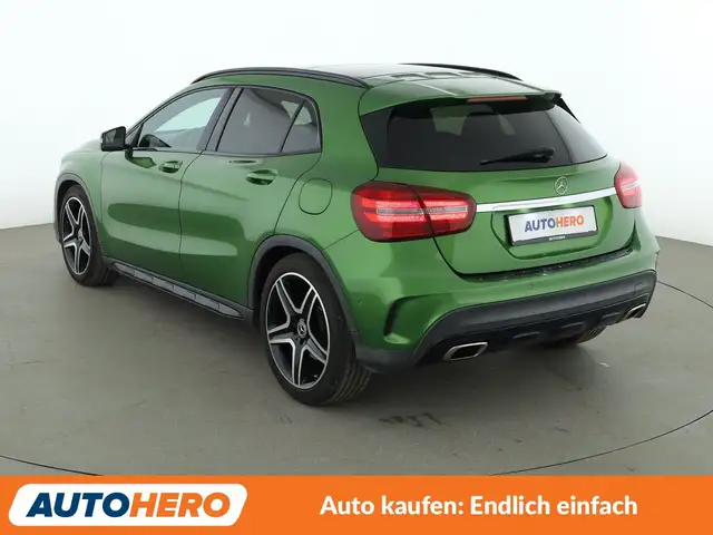 Mercedes-Benz GLA view 4
