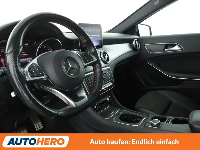 Mercedes-Benz GLA view 11