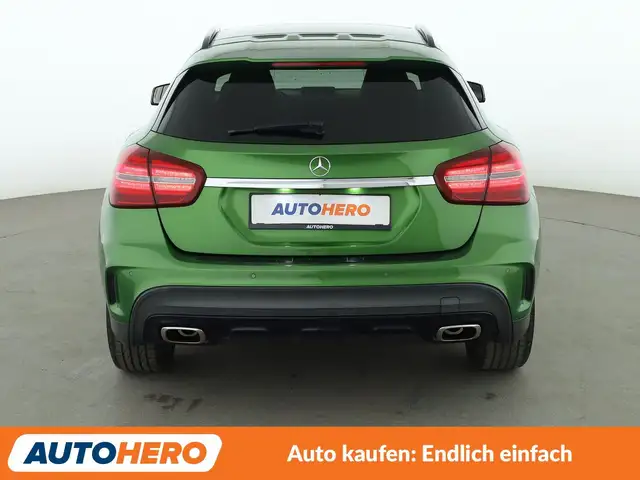 Mercedes-Benz GLA view 5