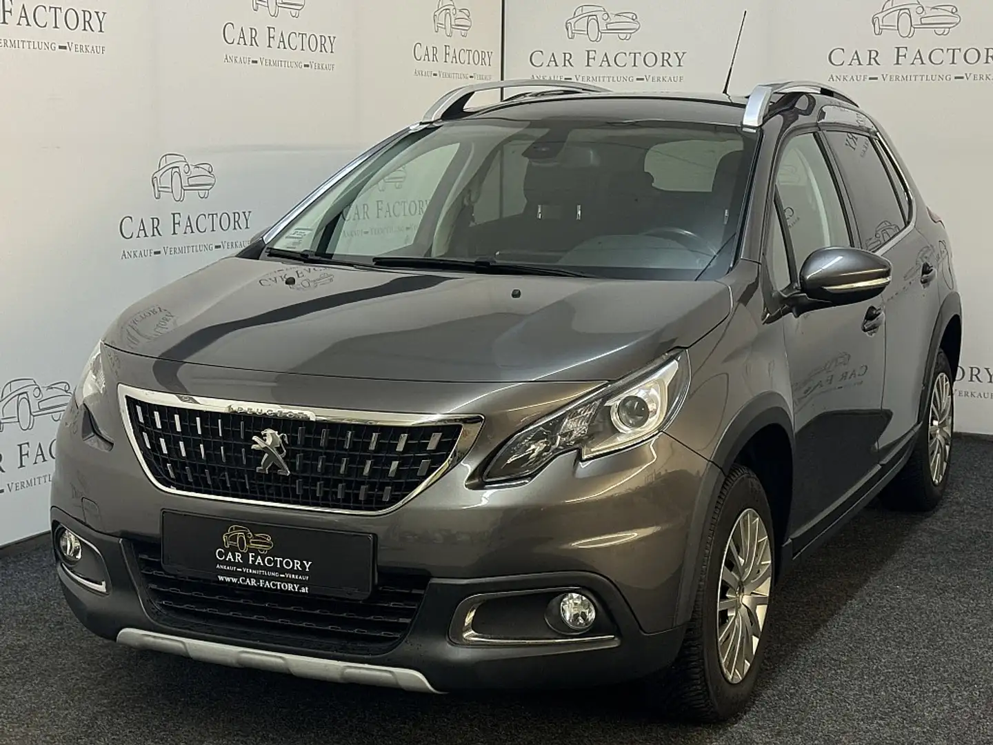 Peugeot 2008 1,2 PureTech 110 S&S Aut. Allure Grijs - 1