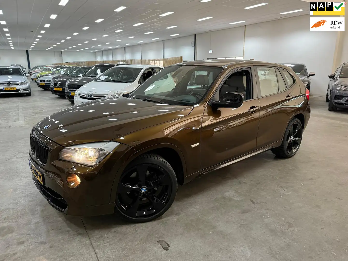 BMW X1 XDrive20d Executive / AUTOMAAT / MULTIEMEDIA-NAVI Bruin - 1