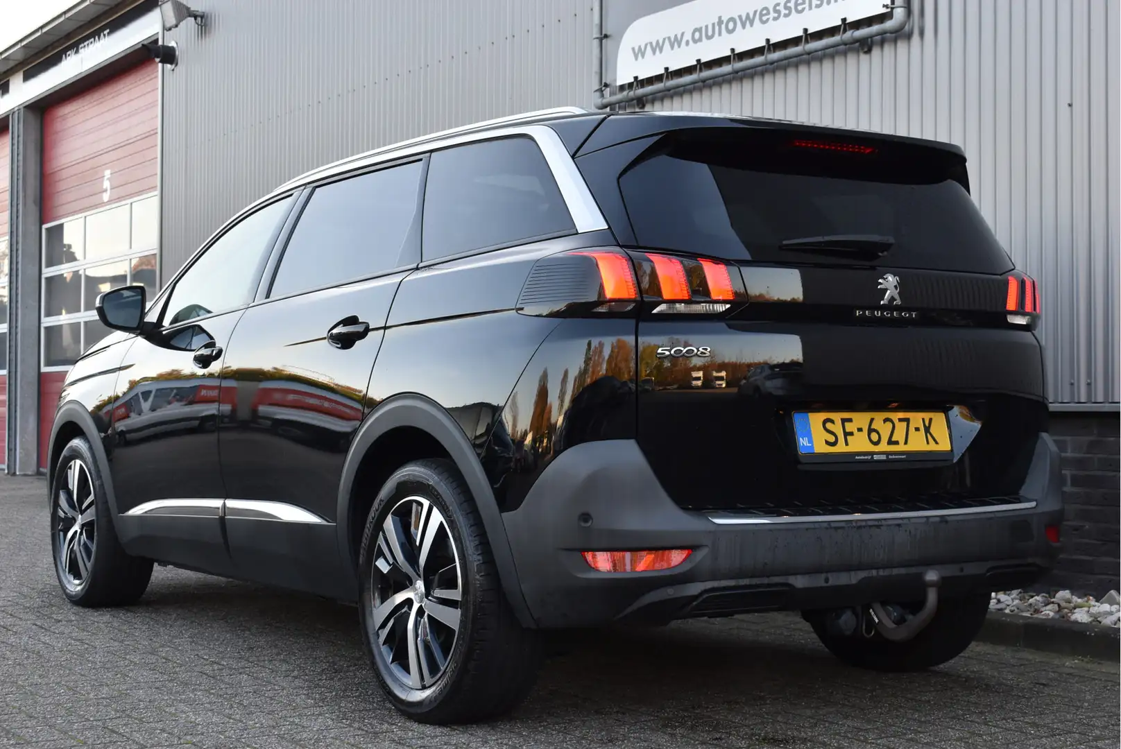 Peugeot 5008 1.2 PureTech Allure 7 pers. Panorama, Trekhaak, Cr Zwart - 2