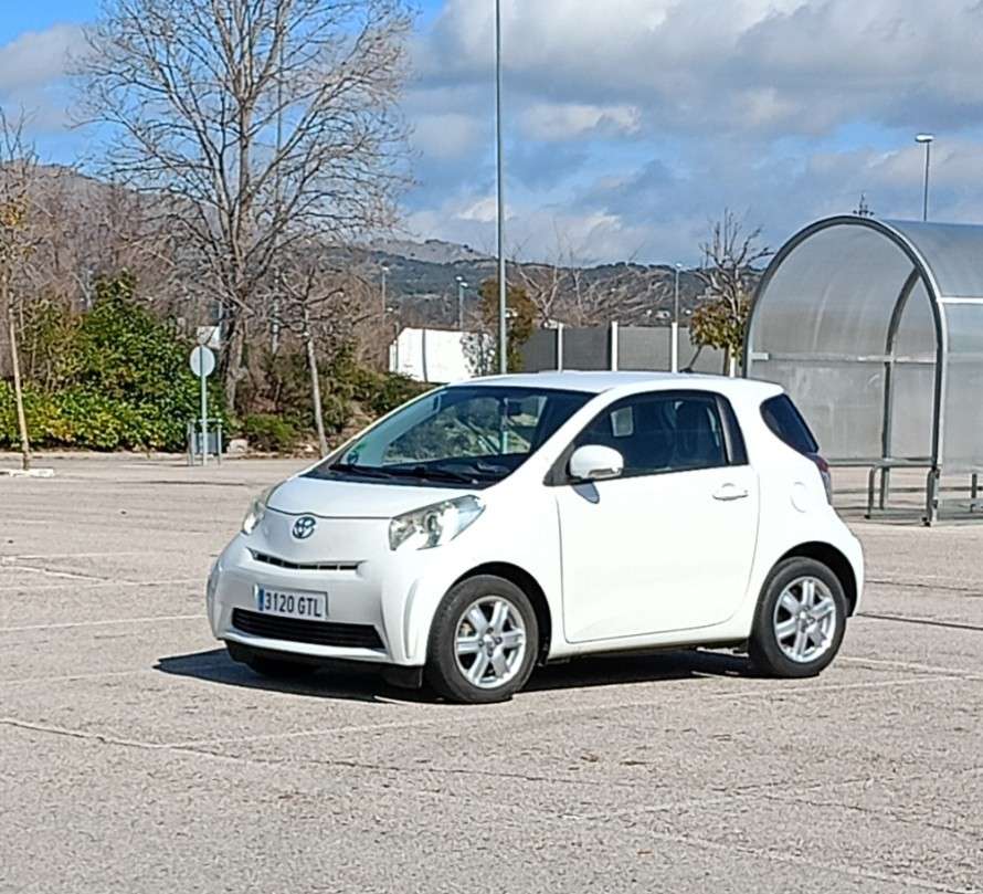 Toyota iQ 1.0 VVT-i - foto 1