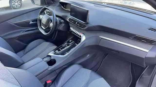 Peugeot 5008 view 10
