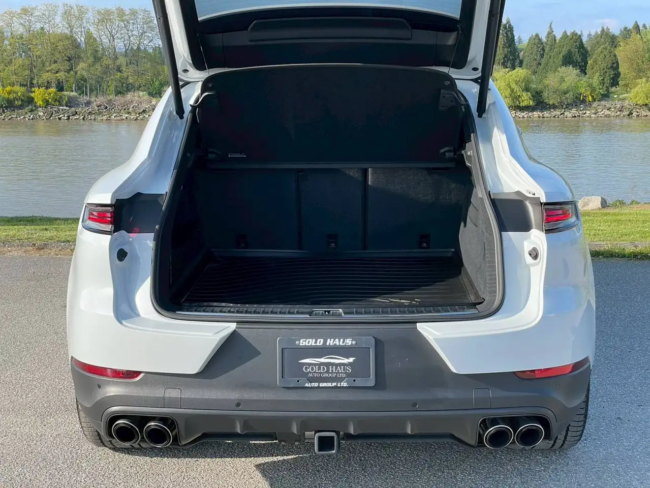 Porsche Cayenne снимка Porsche Cayenne
