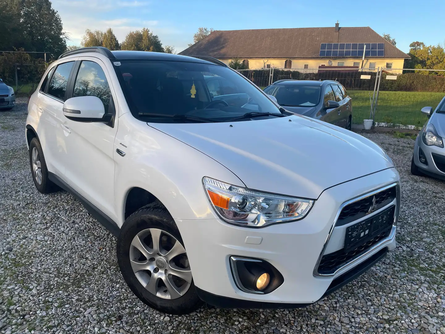Mitsubishi ASX ASX 1.8 DI-D 4WD +neu pickerl 11/2027+4monat+rückfährkämra Weiß - 1