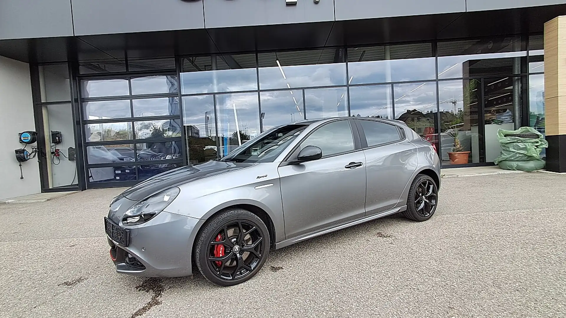 Alfa Romeo Giulietta Sprint 1,4 TB 120 Grau - 2