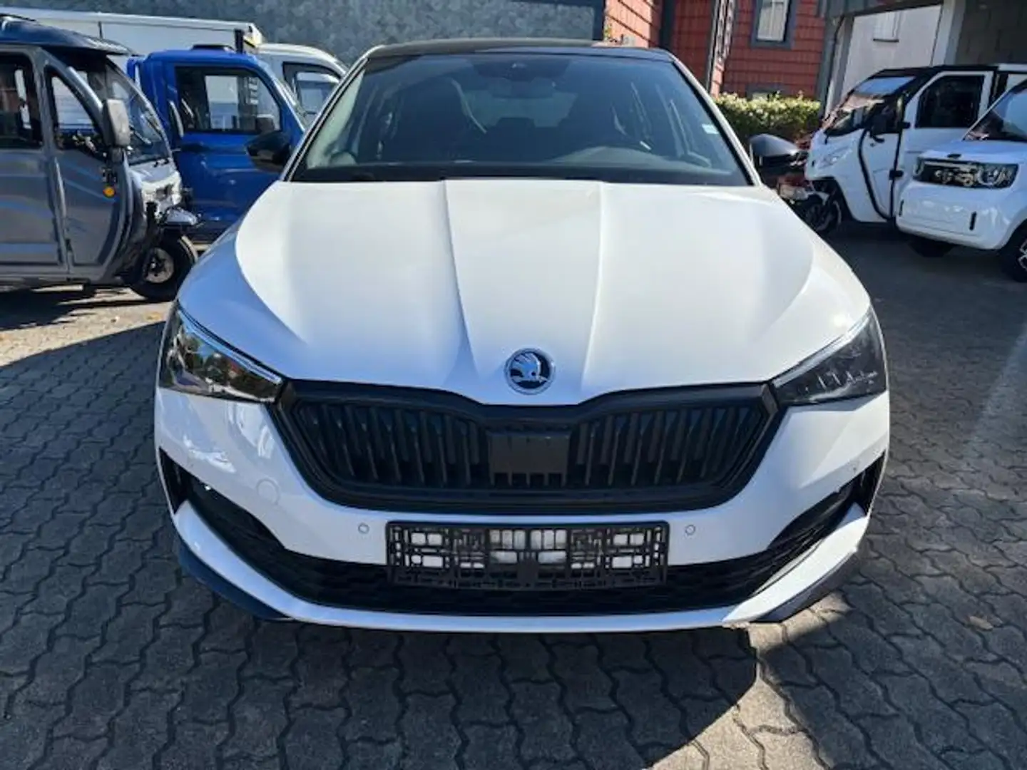 Skoda Scala 1.0 TSI MONTE CARLO+PANORAMA+GARANTIE10/28 Weiß - 2