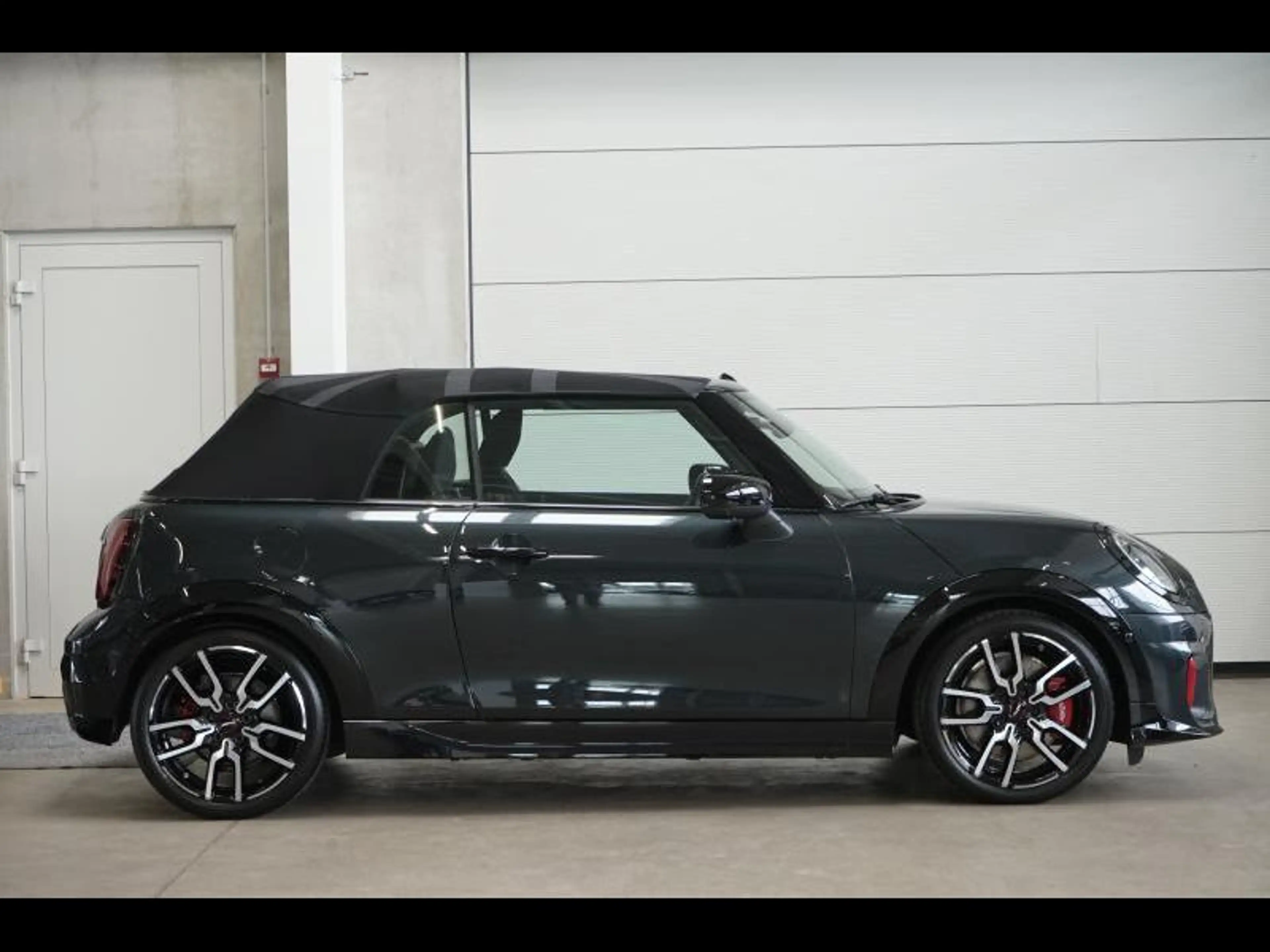 MINI John Cooper Works Cabrio Mini Cooper JCW Cabriolet — photo 3