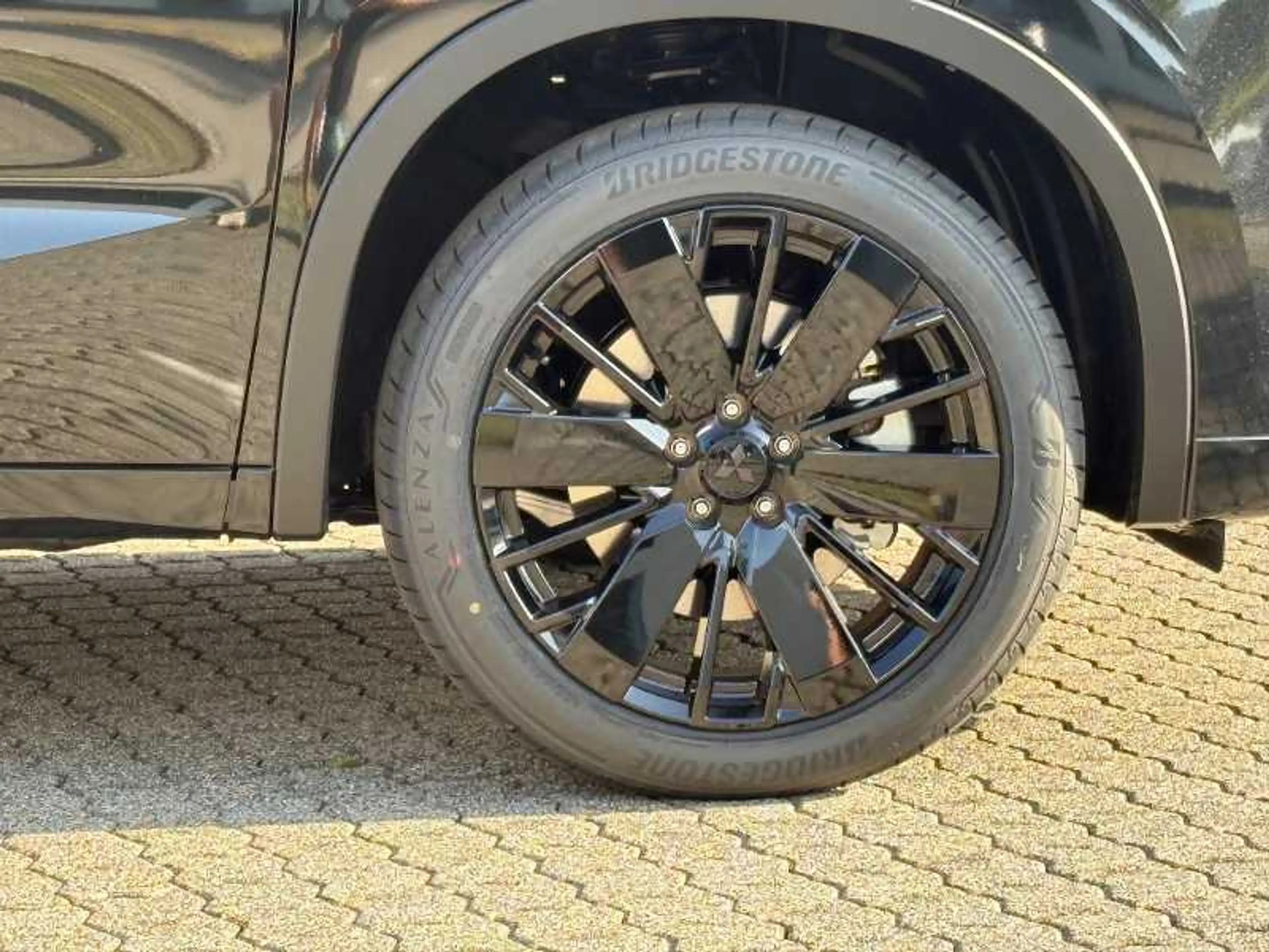 Mitsubishi Outlander 2.4L PHEV Black — photo 14