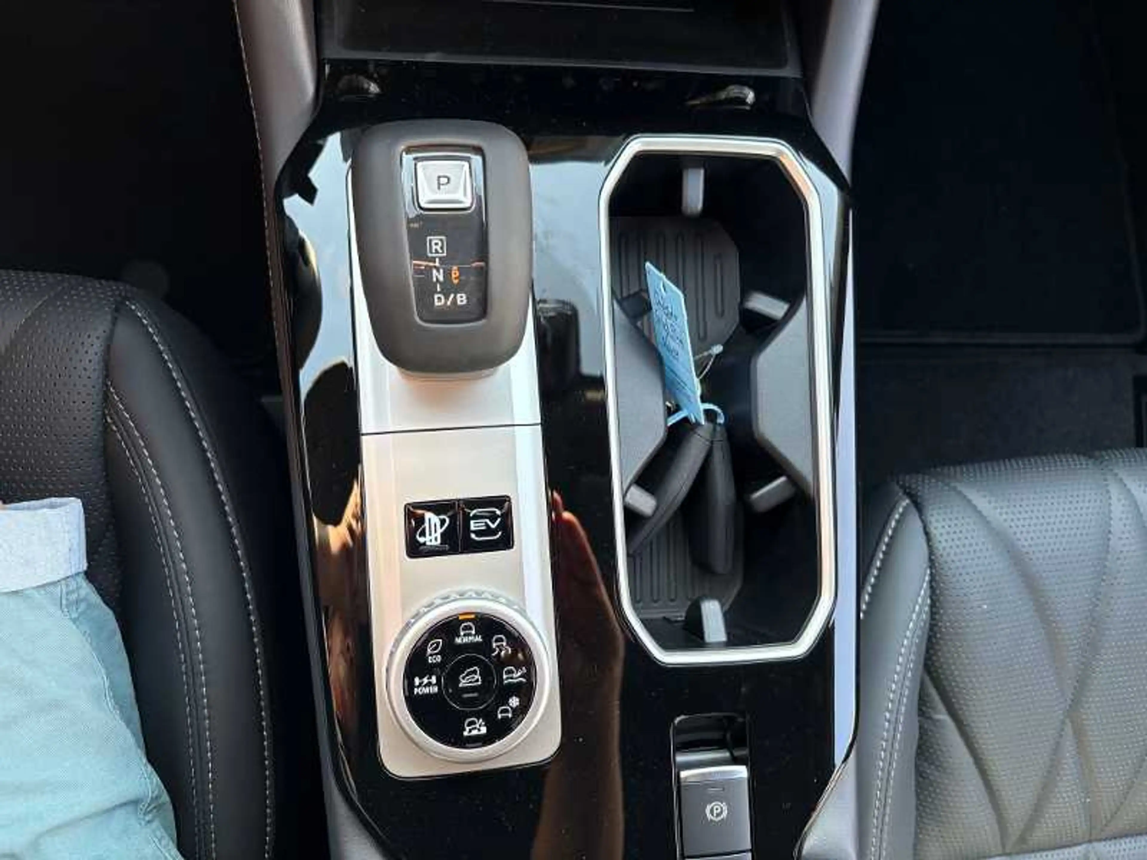 Mitsubishi Outlander 2.4L PHEV Black — photo 11
