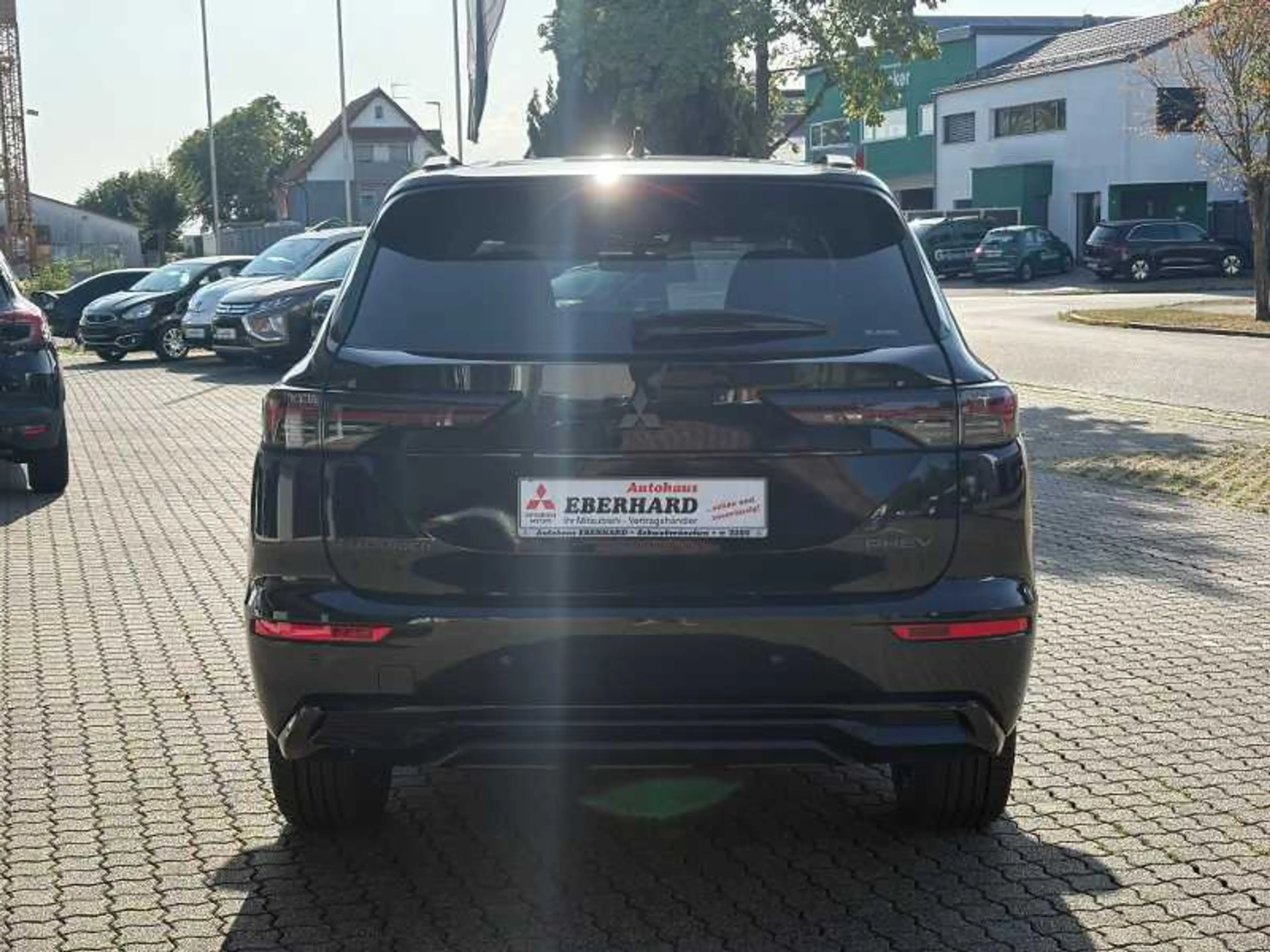 Mitsubishi Outlander 2.4L PHEV Black — photo 5