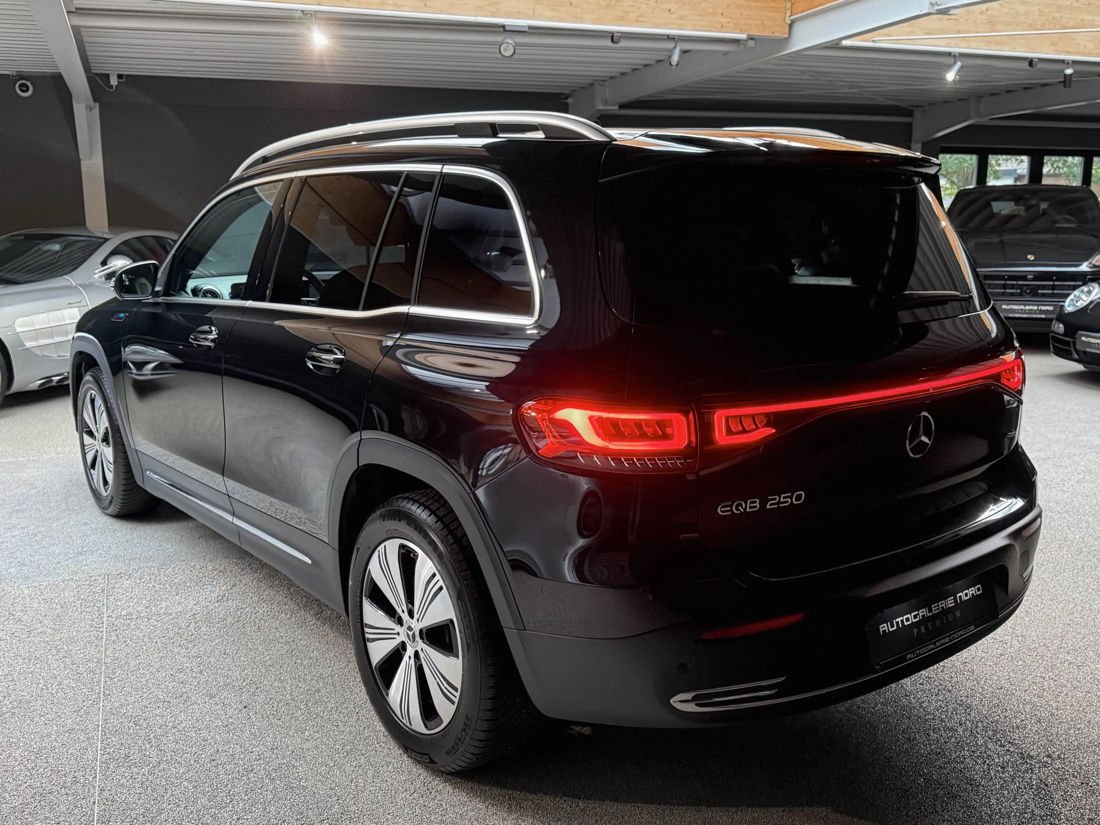Mercedes-Benz EQB 250 Memory+RFK+360°+ACC — photo 12