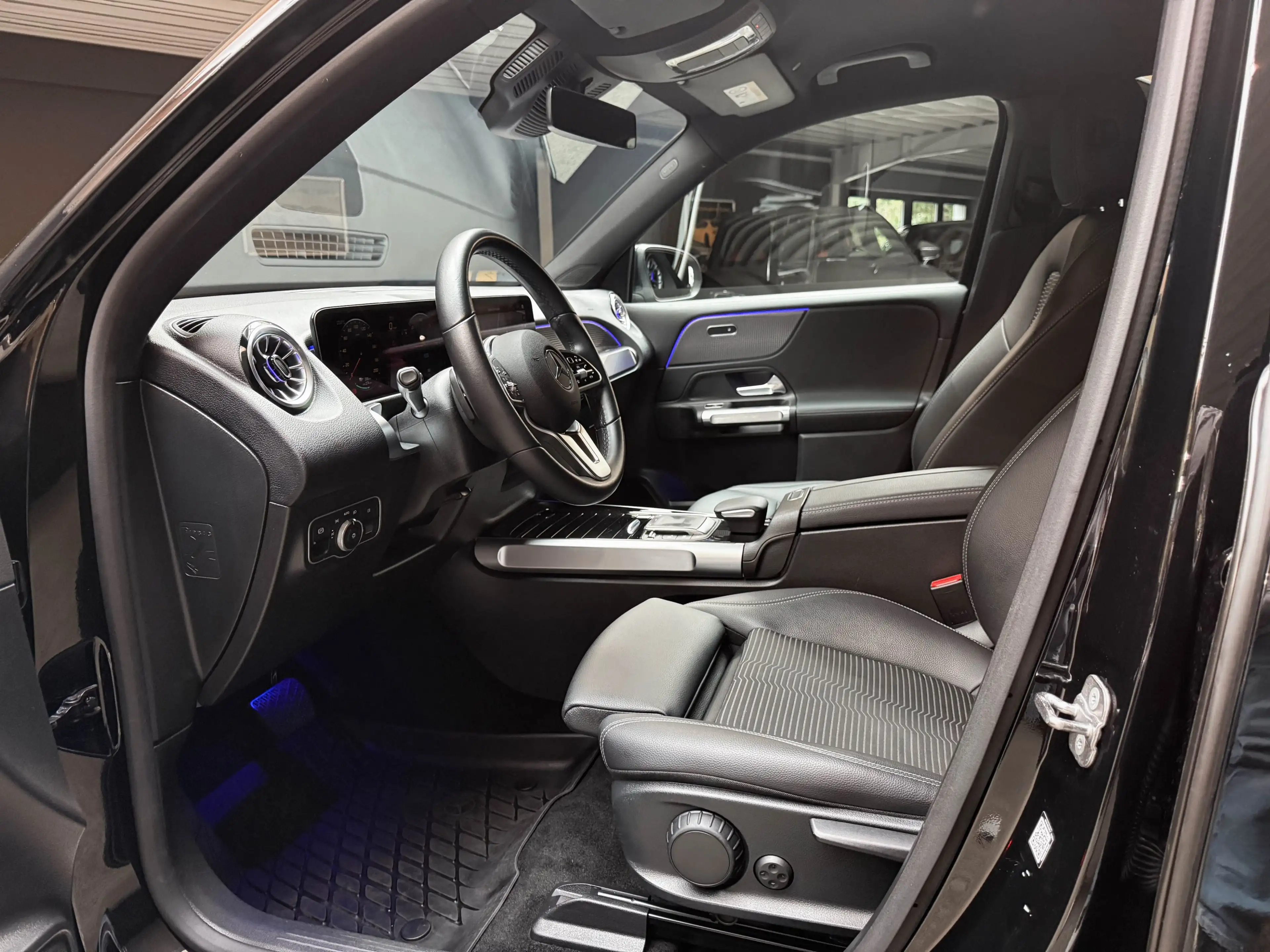 Mercedes-Benz EQB 250 Memory+RFK+360°+ACC — photo 15