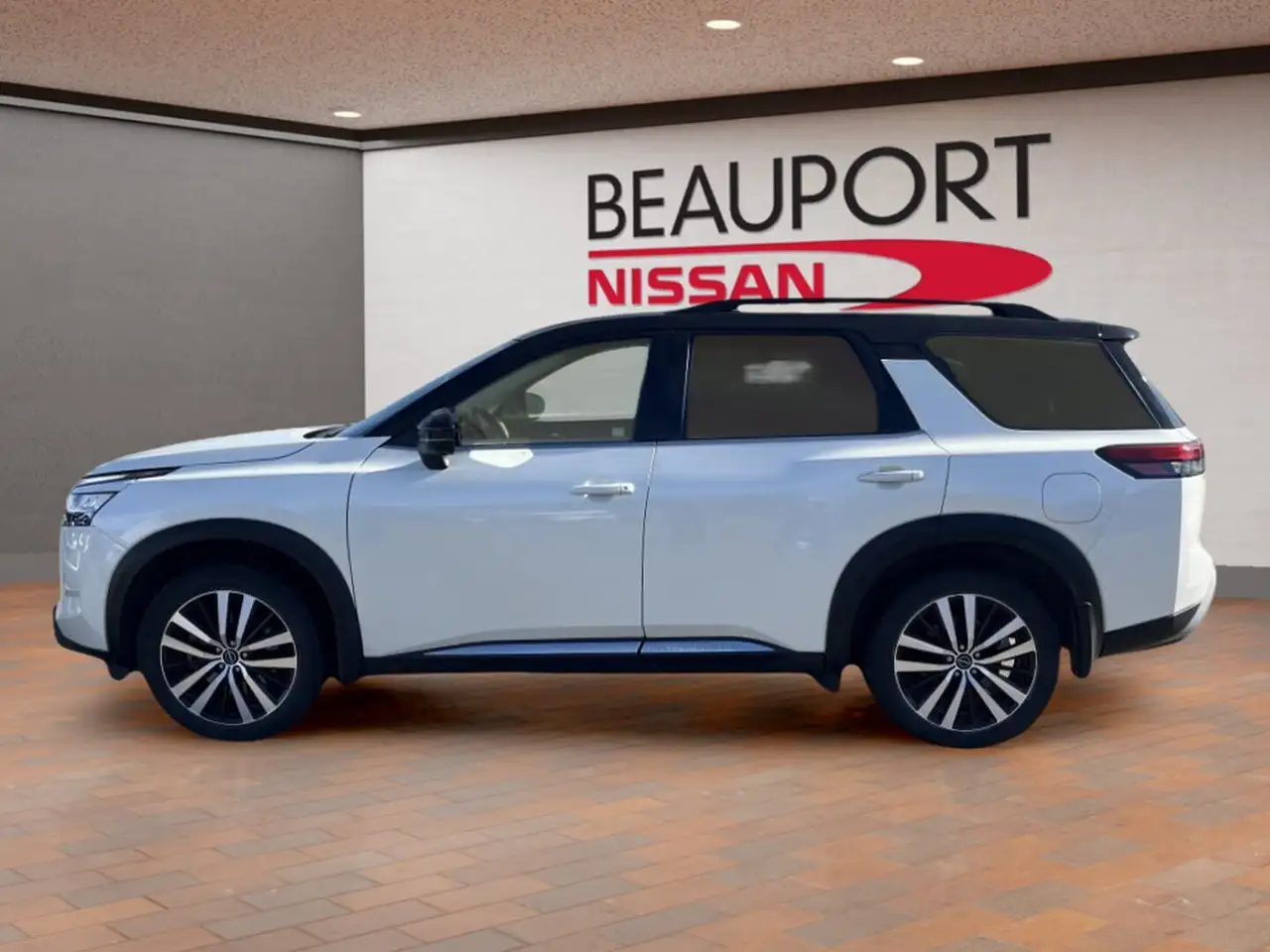 Nissan Pathfinder снимка Nissan Pathfinder