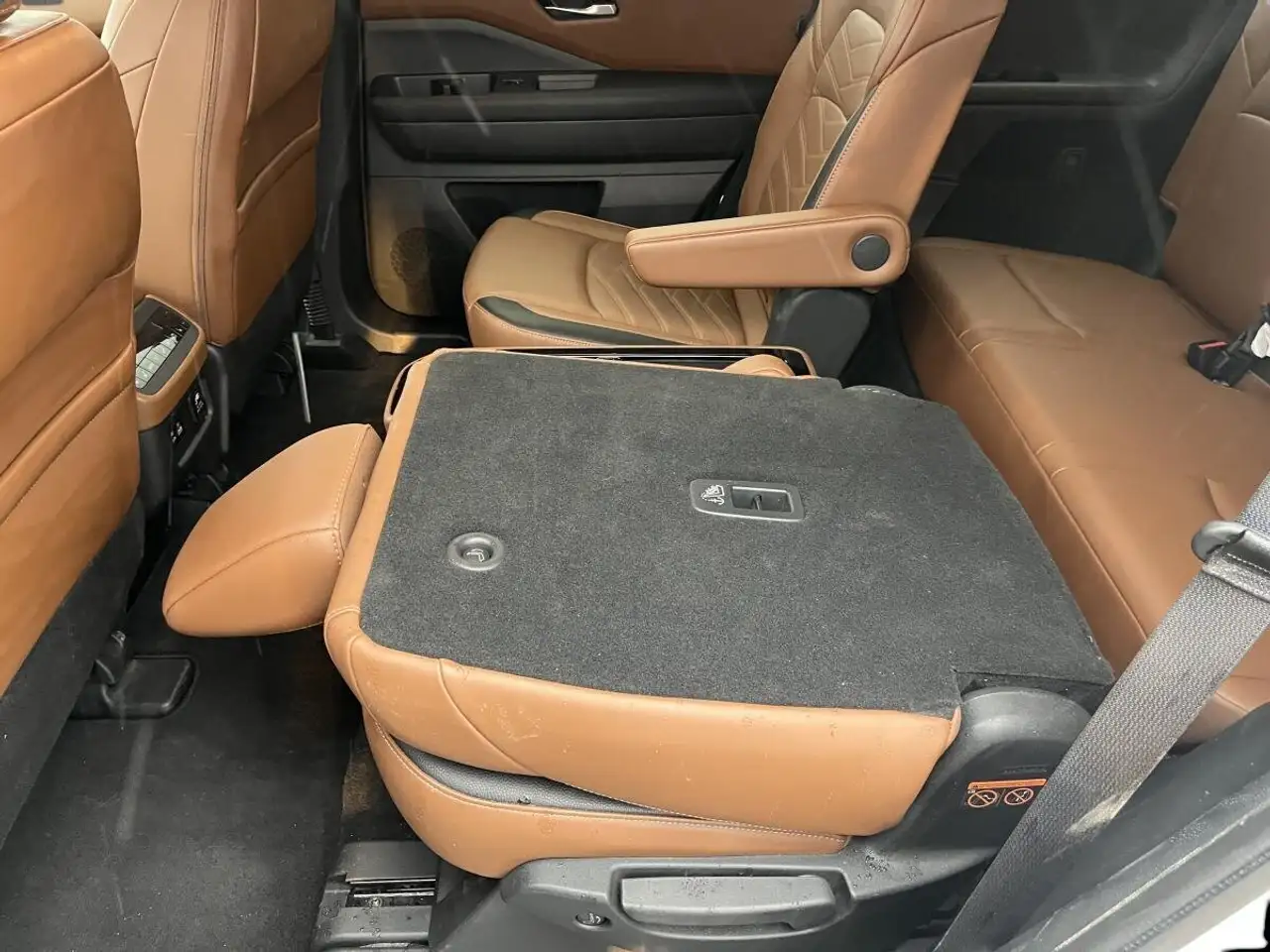 Nissan Pathfinder снимка Nissan Pathfinder