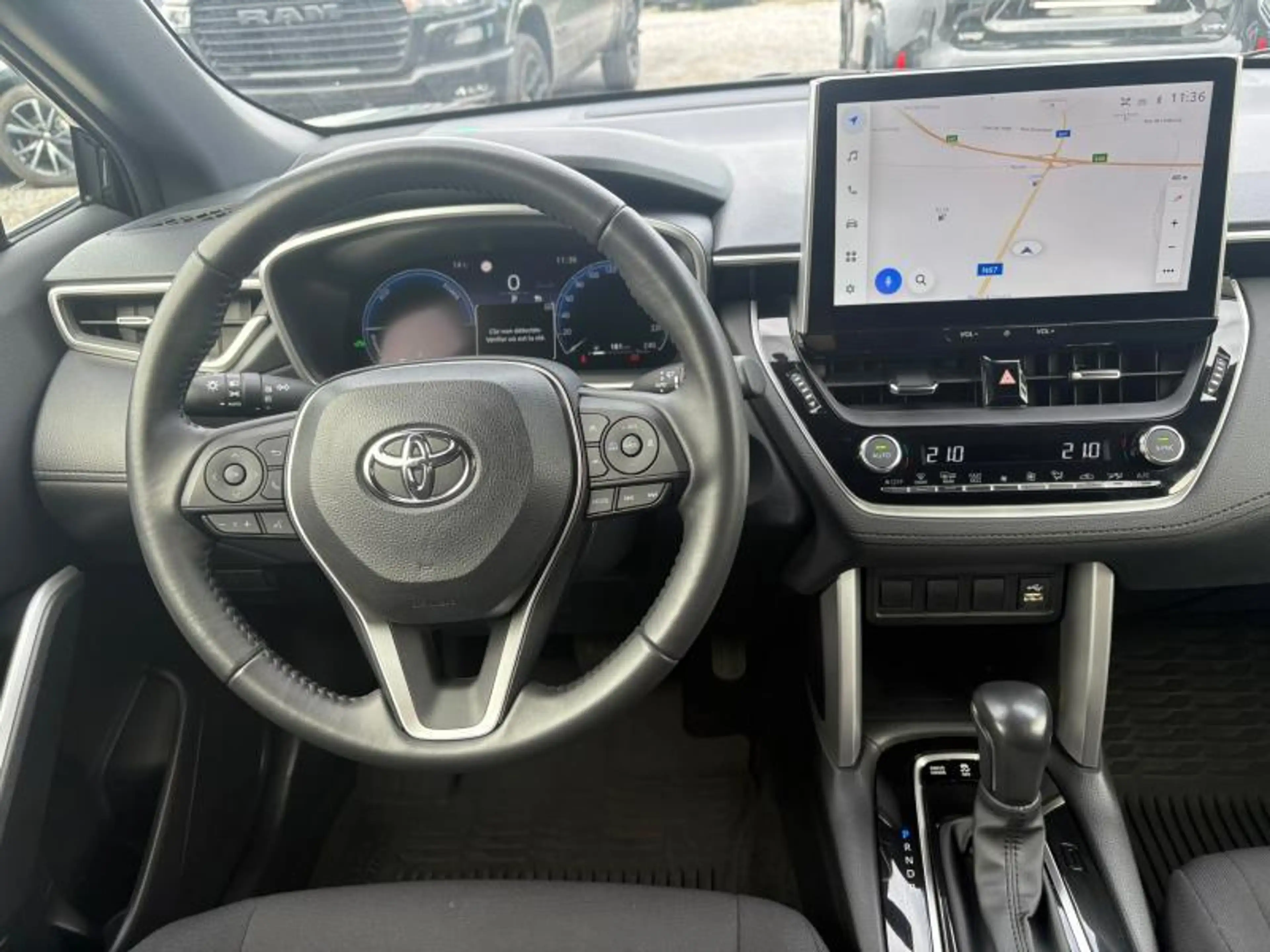 Toyota Corolla Cross Style — photo 4