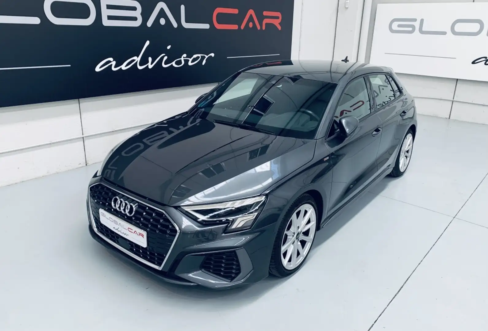Audi A3 Sportback 35 TFSI S line S tronic Grijs - 2