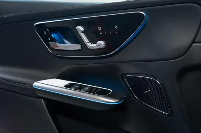 Mercedes-Benz 300 view 15